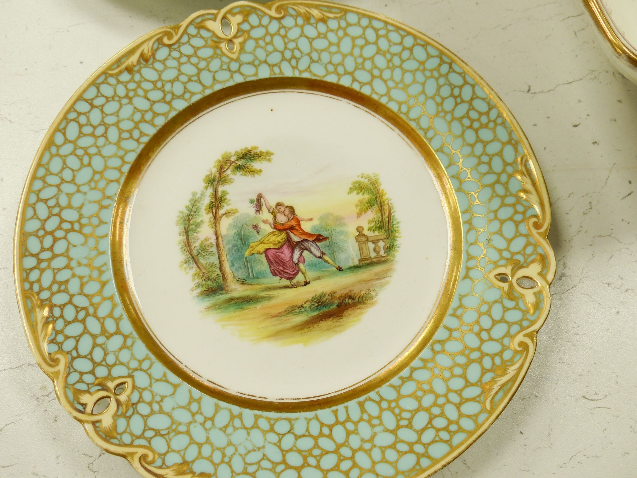 A Coalport salad bowl c.1820, 25cm and a pair of late 19th century plates